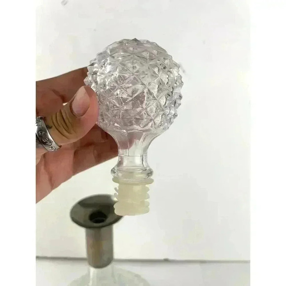 VTG Diamond Cut Glass Whiskey Decanter Silver Plate Collar & Stopper Barware - Picture 8 of 16